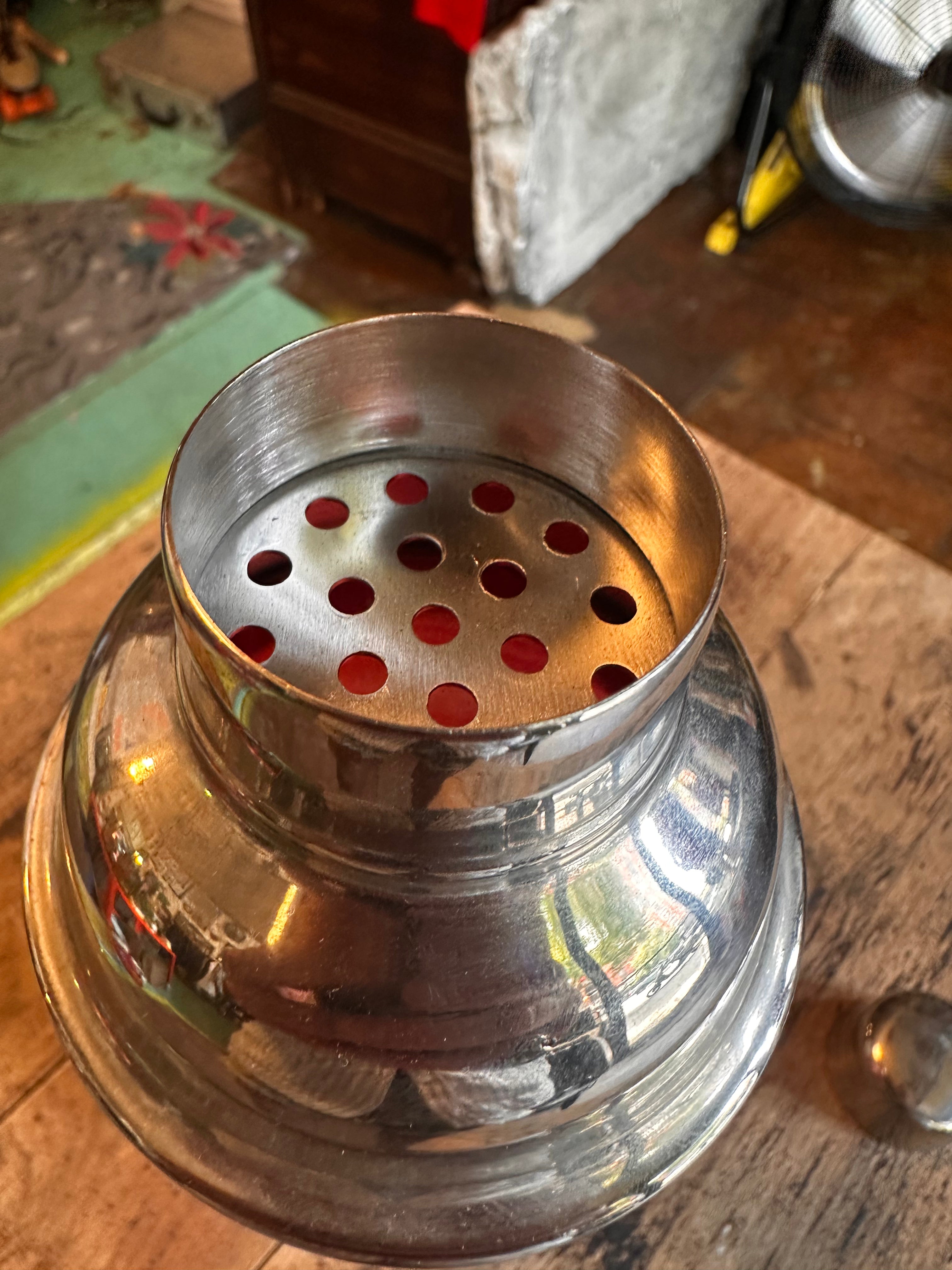 MCM 1050's Cocktail Shaker Grand Leaners